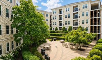 2465 ARMY NAVY Dr 1-101, Arlington, VA 22206