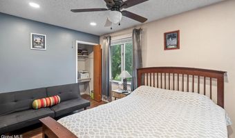 7 Hawthorn Cir, Albany, NY 12203