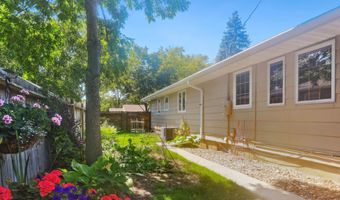 904 Squire Ln, Aberdeen, SD 57401
