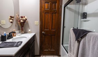 5 Autumn Rd, Arkansas City, KS 67005