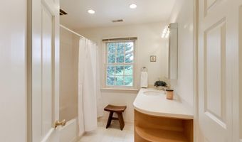 4238 50TH St NW, Washington, DC 20016