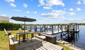 39 Sunset Dr, Barrington, RI 02806