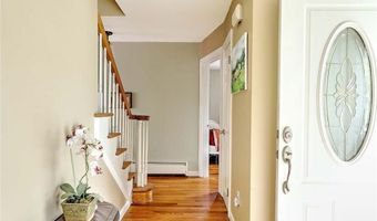 5 HIGH St, Warwick, RI 02886