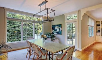 10 Owl Tree Ln, East Greenwich, RI 02818