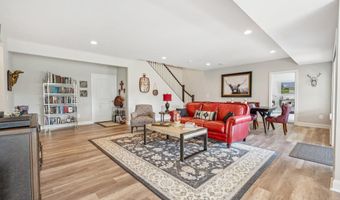 102 PHOEBE Ct, Lake Frederick, VA 22630