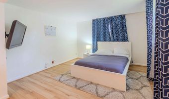 942 N MCKINLEY Rd, Arlington, VA 22205