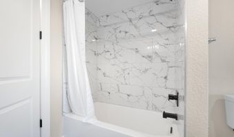329 W 19th St, Auburn, IN 46706