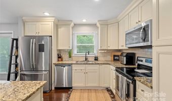 1914 Bonnie Ln, Charlotte, NC 28213