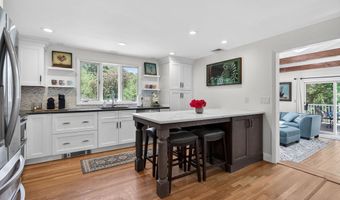 15 Lovejoy Rd, Andover, MA 01810