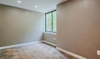 4390 LORCOM Ln #102, Arlington, VA 22207