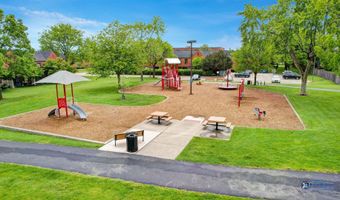 1535 S Douglas Ave, Arlington Heights, IL 60005