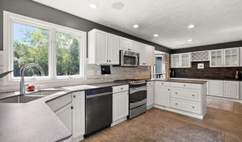 9820 Snow Pointe Dr SE, Alto, MI 49302