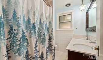 1922 Everett, Caldwell, ID 83605