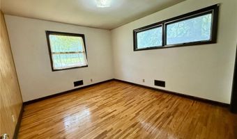 1201 Frank Hall Dr, Albert Lea, MN 56007