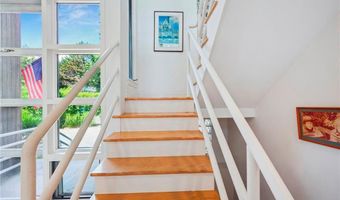275 Boston Neck Rd, Narragansett, RI 02882