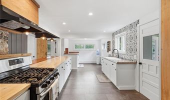 158 Ten Rod Rd, Exeter, RI 02822