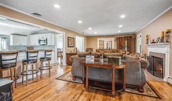 24 Bayview Pl, Amityville, NY 11701