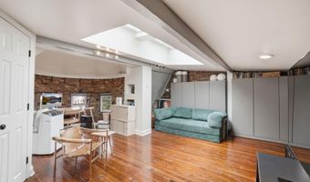 210 8TH St SE, Washington, DC 20003