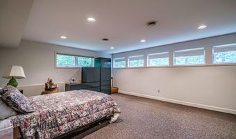 15 Inverness Rd, Falmouth, ME 04105