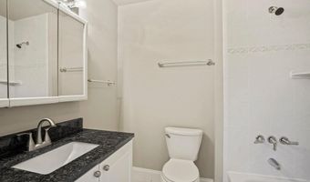 5604 HOOVER St, Bethesda, MD 20817