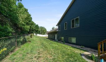 212 N Fairway Dr, Brandon, SD 57005