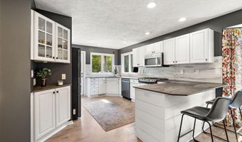 9820 Snow Pointe Dr SE, Alto, MI 49302