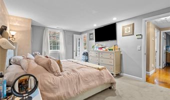 152 Glen Hills Dr, Cranston, RI 02920