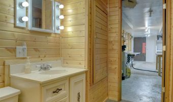 201 4th St, Armstrong, IA 50514