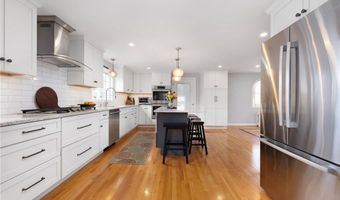 14 Hulls Ct, Jamestown, RI 02835