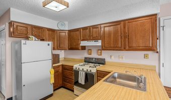 66 Wind Jammer Ct, Bayville, NJ 08721