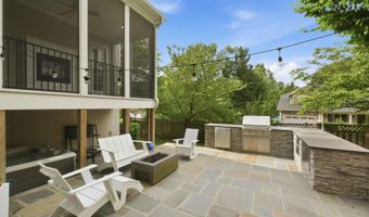 3555 N DICKERSON St, Arlington, VA 22207