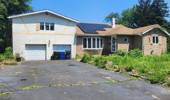 3 Roberta Dr, Middletown, NJ 07748