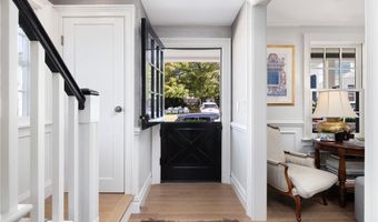 9 Anthony St, Newport, RI 02840