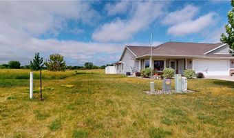 1987 Paradise Rd, Albert Lea, MN 56007