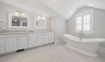 19 Sea Gull Dr, Avalon, NJ 08202