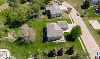608 N Riverwood Cir, Brandon, SD 57005