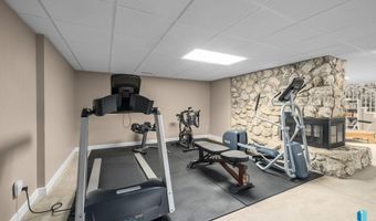 48156 268th St, Brandon, SD 57005