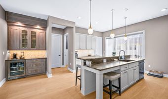 31 Valiant Ct, Middletown, NJ 07748