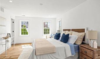 21 Bradford St 2, Bristol, RI 02809