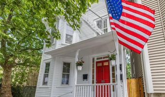28 Young St 3, Newport, RI 02840
