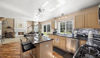 190 Lake Dr S, Algonquin, IL 60102