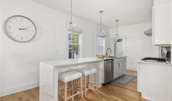 17 Old Beach Rd, Newport, RI 02840