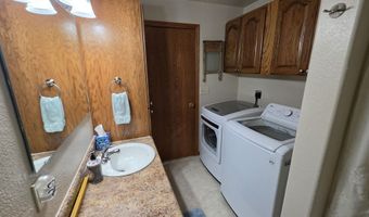 1005 Plum Ln, Aberdeen, SD 57401