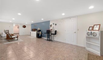 289 Oliphant Ln, Middletown, RI 02842