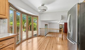 3051 N Huntington Dr, Arlington Heights, IL 60004