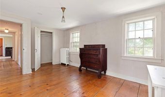 6 Baldwin Rd, Middletown, RI 02842