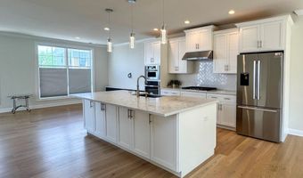 25 Brentwood Cir 25, Danbury, CT 06810
