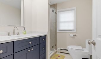 27 Old Meadow Ln, Cumberland, RI 02864