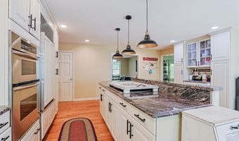 19 Winterberry Dr, Amherst, NH 03031