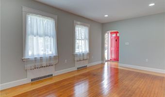 429 Forest Ave, Middletown, RI 02842